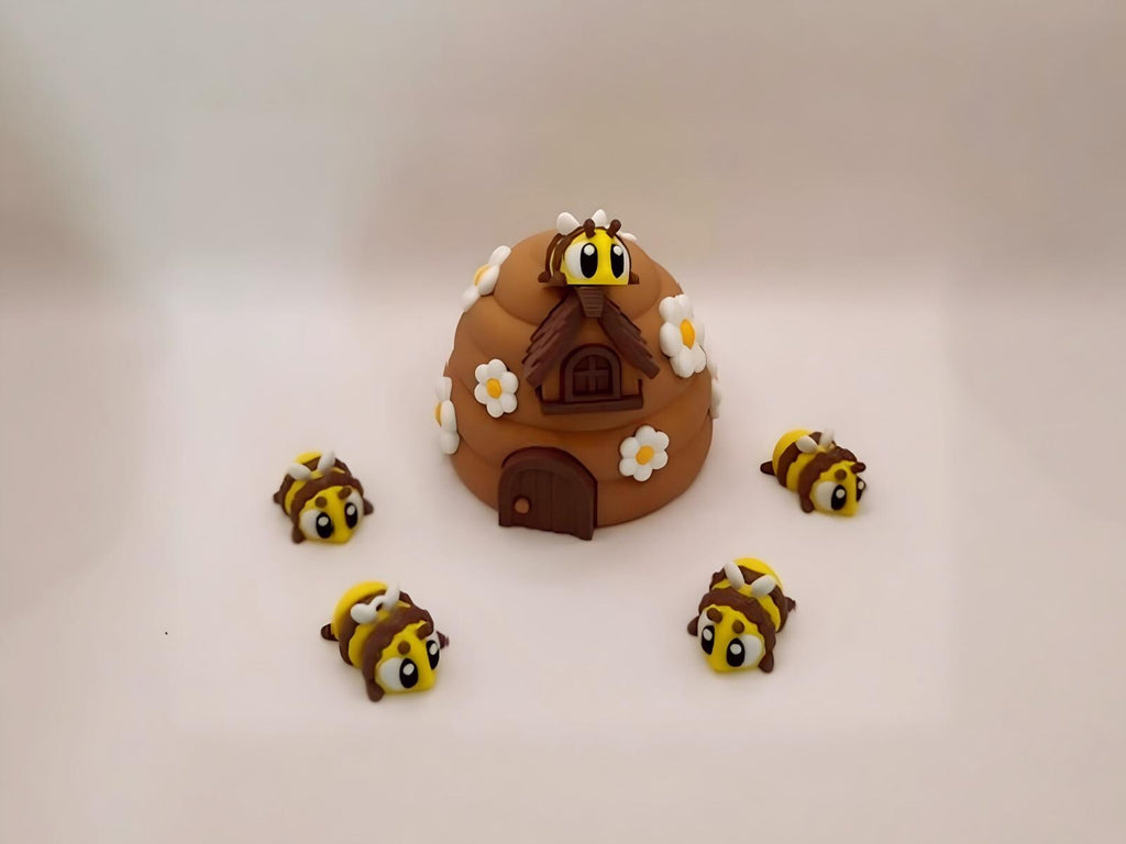 3D Printed Flexi Bee with Bee House: Articulated Desk Decor