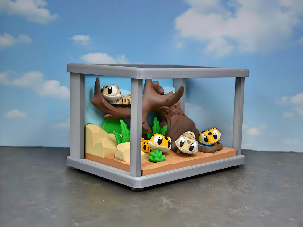 Large 3D Printed Gecko Enclosure with Flexi Geckos: Fun Desk Toys
