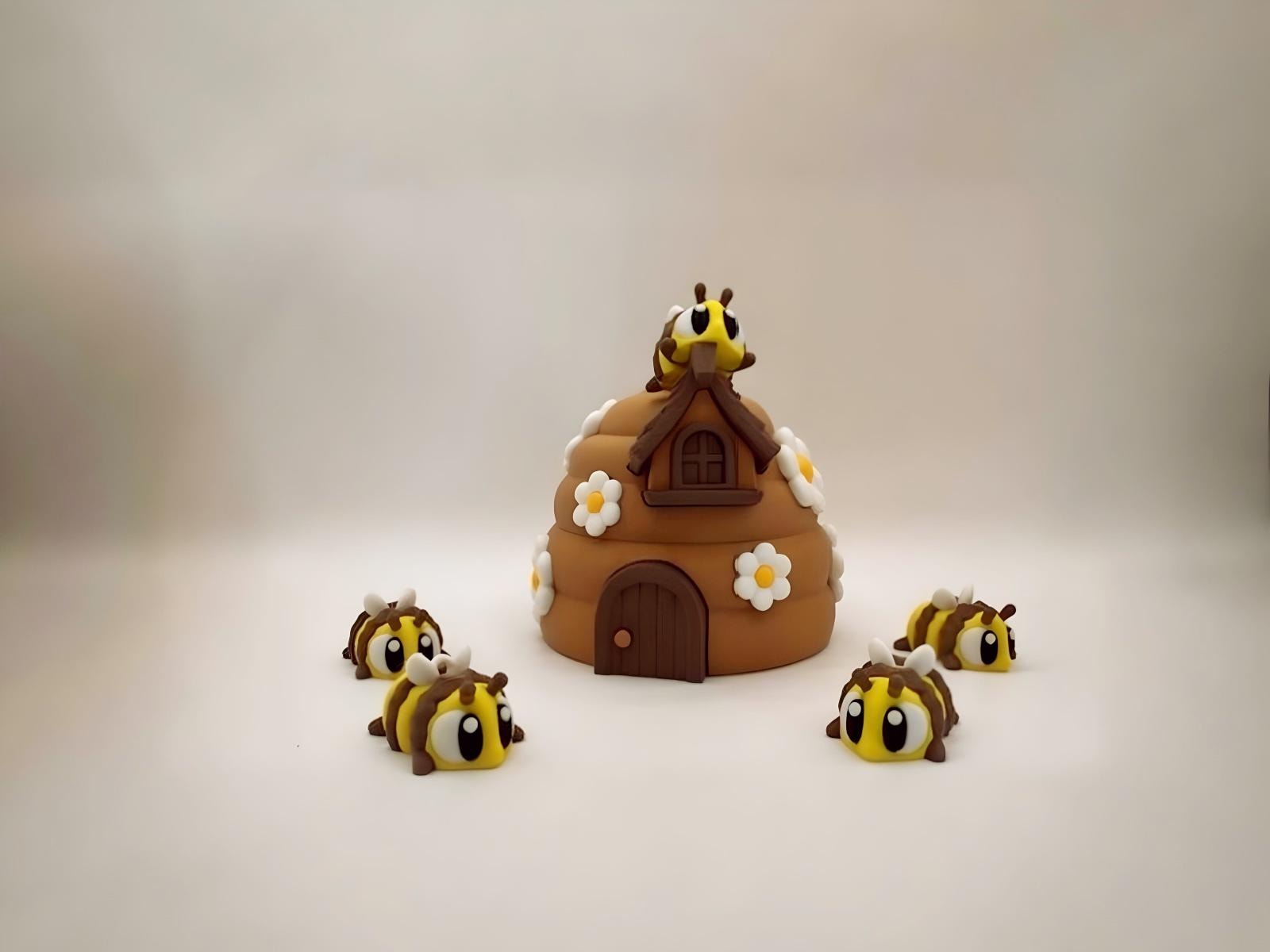 3D Printed Flexi Bee with Bee House: Articulated Desk Decor