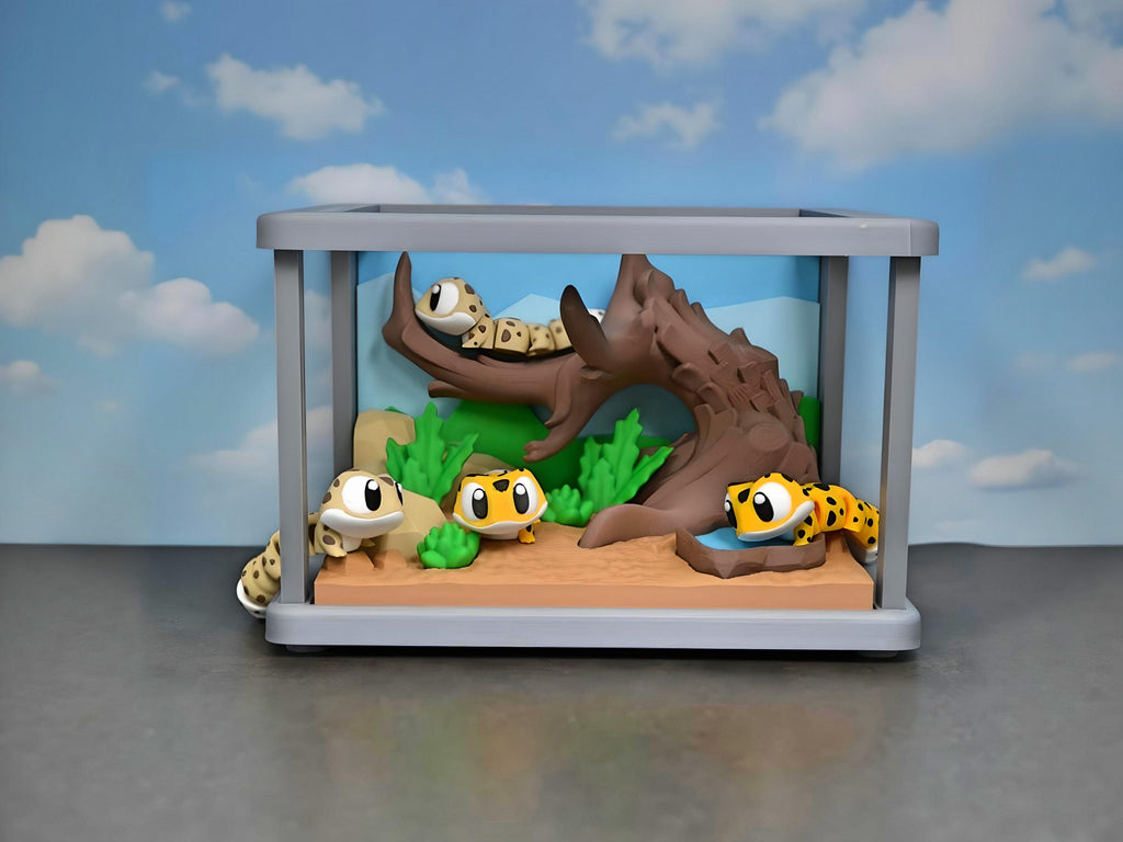 Large 3D Printed Gecko Enclosure with Flexi Geckos: Fun Desk Toys