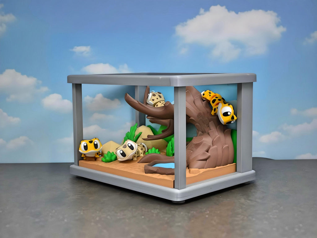 Large 3D Printed Gecko Enclosure with Flexi Geckos: Fun Desk Toys